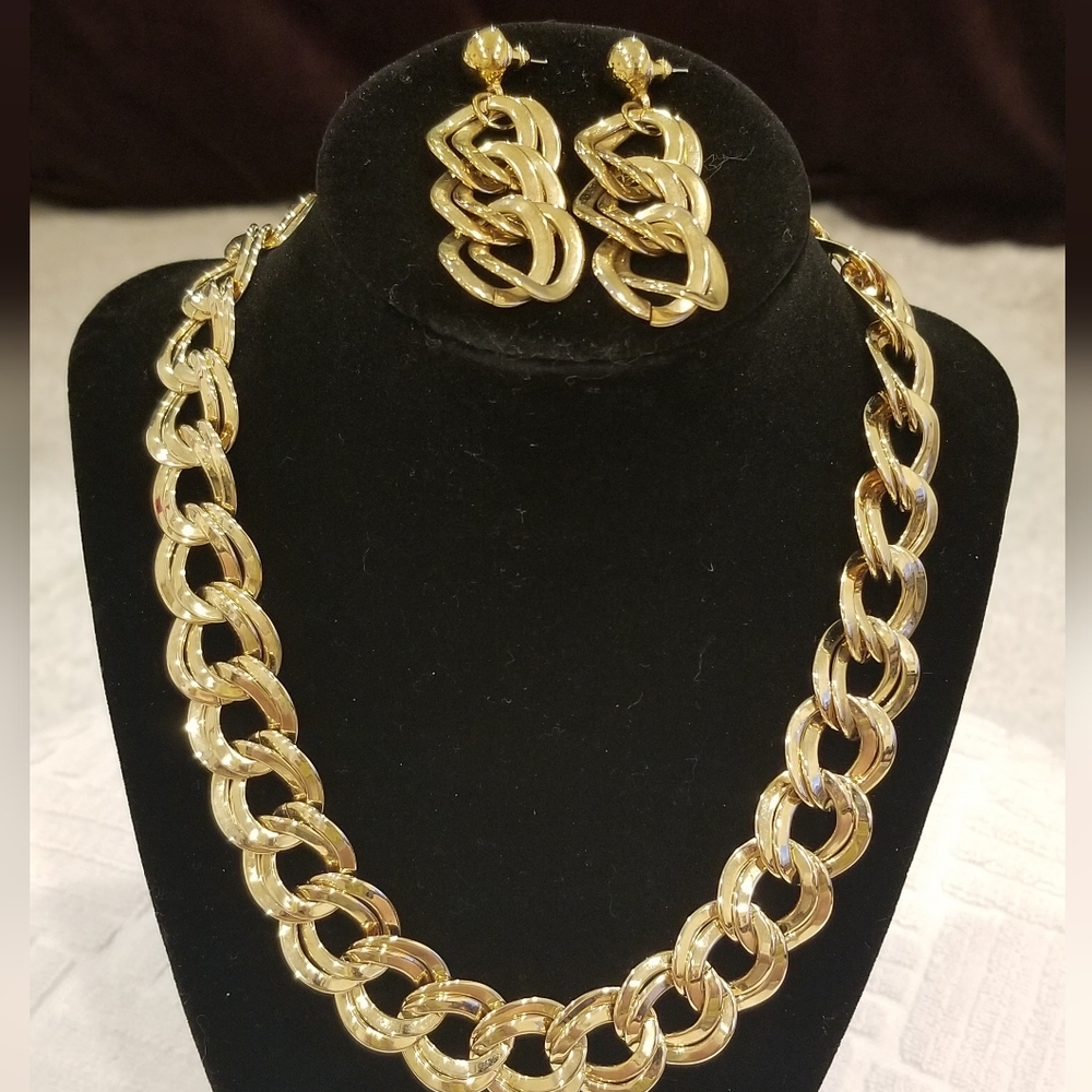 Luxurious Gold-Tone Necklace and Earring Set
